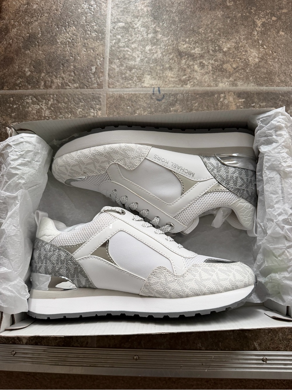 Michael Kors White & Silver Women’s Low-Top Fashion Sneakers